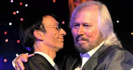 Robin a Barry Gibbové budou opt koncertovat.